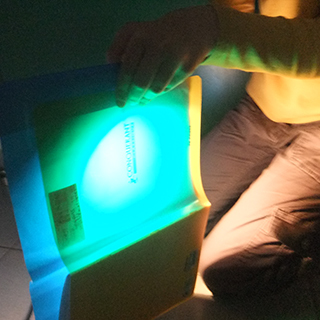 Un protège-cahier comme filtre de couleur - classes de Mmes Briere et Girod-Roux (école primaire Les Clefs - Haute-Savoie)